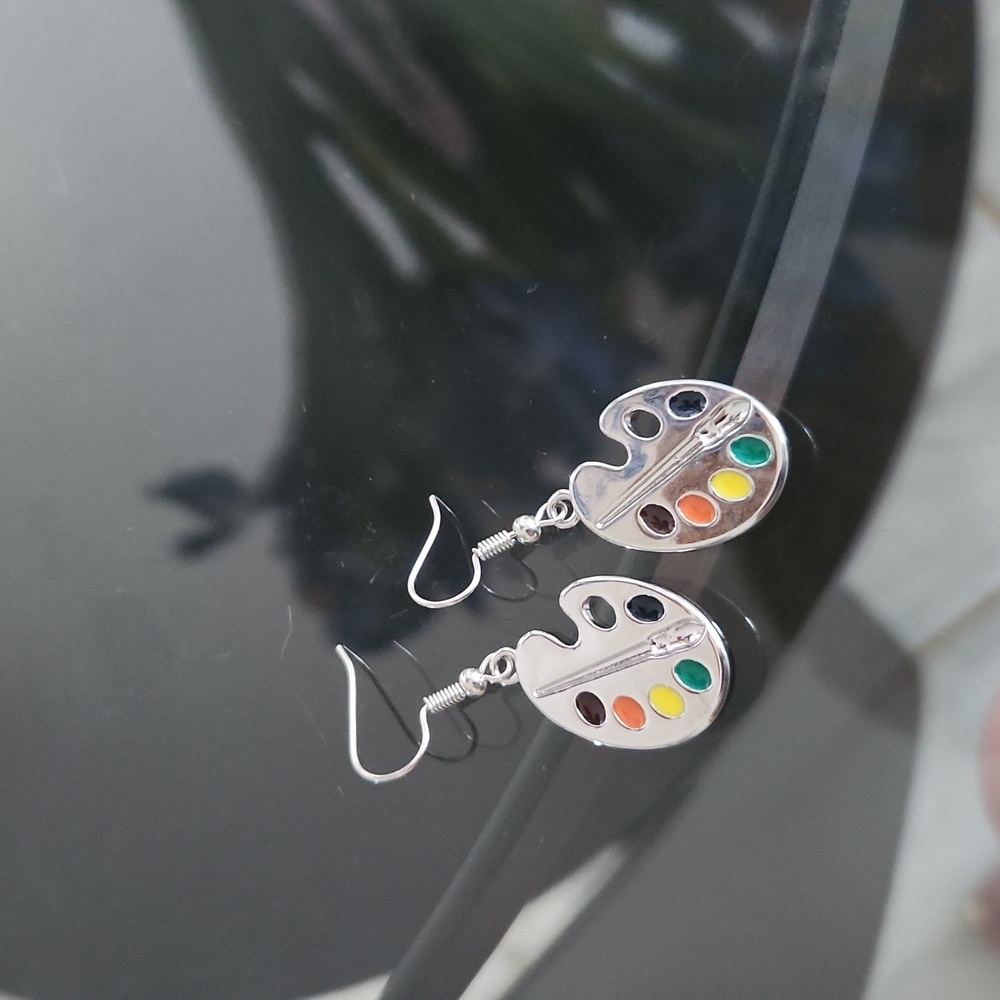 NWOT hypoallergenic Paint pallette dangle earrings